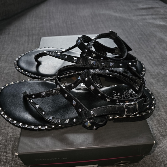 VINCE CAMUTO - Picture 2 of 6